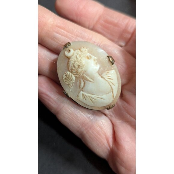 vintage Antique Carved Shell Cameo Brooch Of Goddess In Brass Setting Oval Pin - Picture 2 of 7